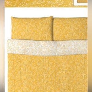 Elegant Yellow Reversible Duvet Cover